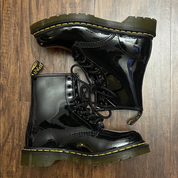 NEW Dr. Martens Docs Black Patent Leather unisex Boots Ladies 7 - Picture 9 of 15